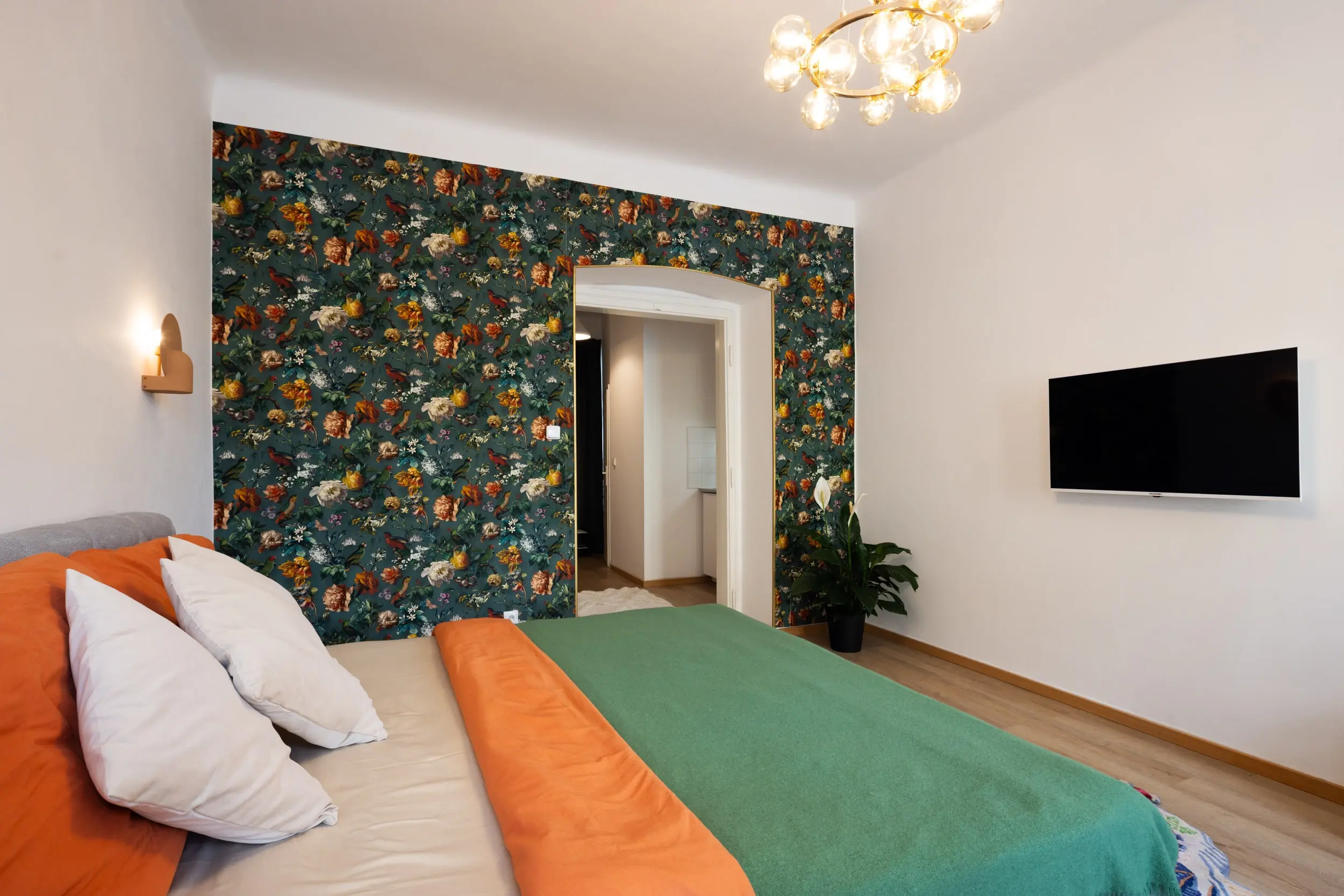 Pokoj WildRoom - pohled od oken